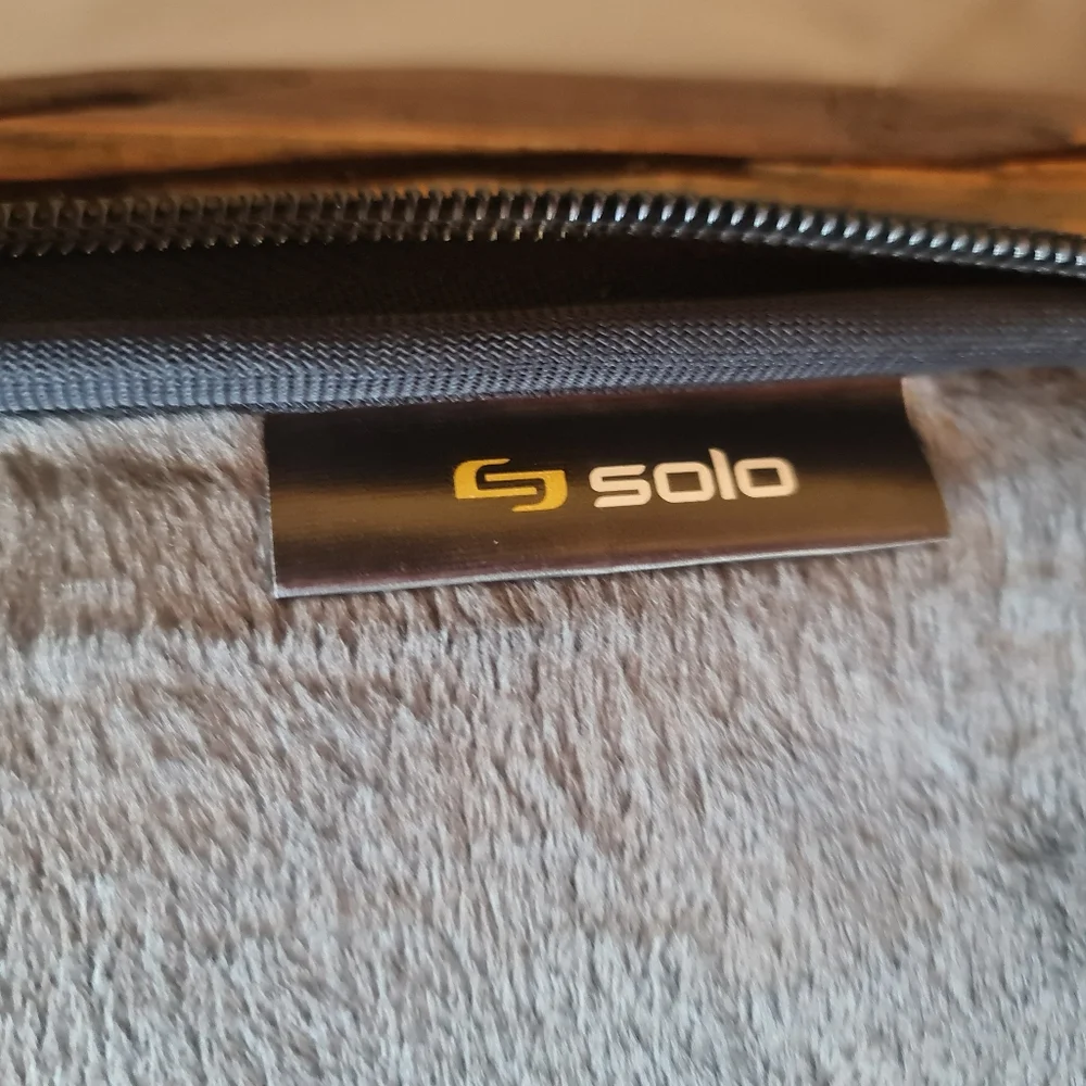 Solo Cushioned Laptop Sleeve with Logo 3/4 Zipper Gray EUC